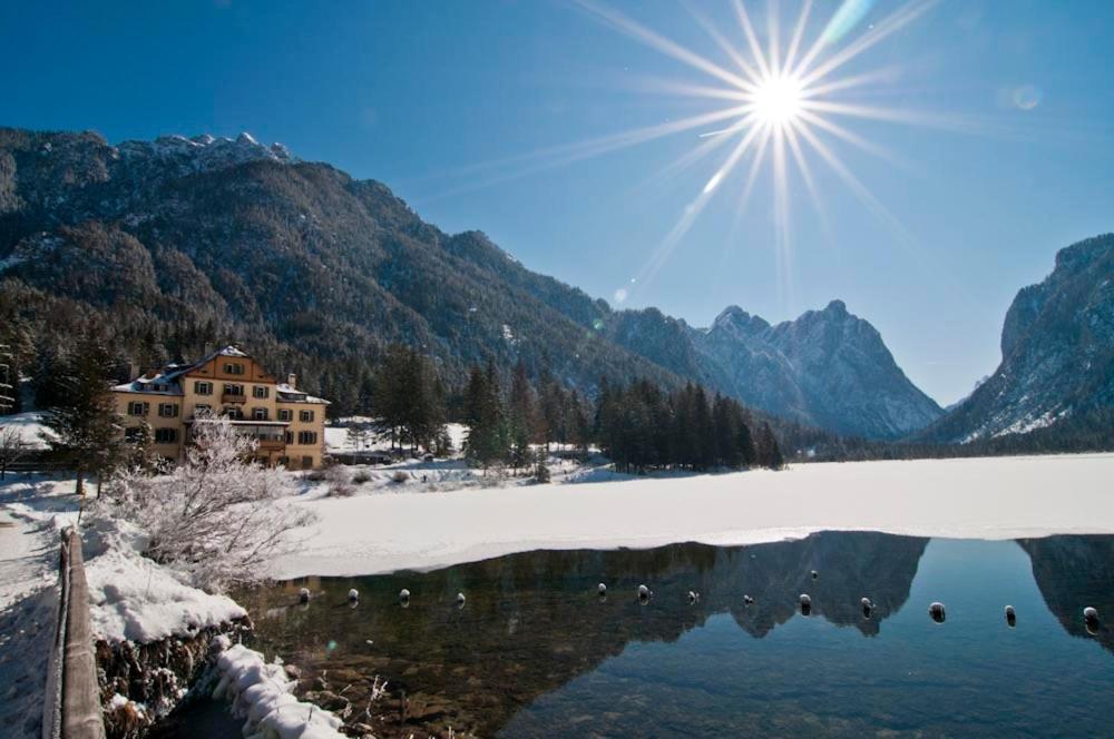 Hotel Baur Am See Dobbiaco Eksteriør bilde