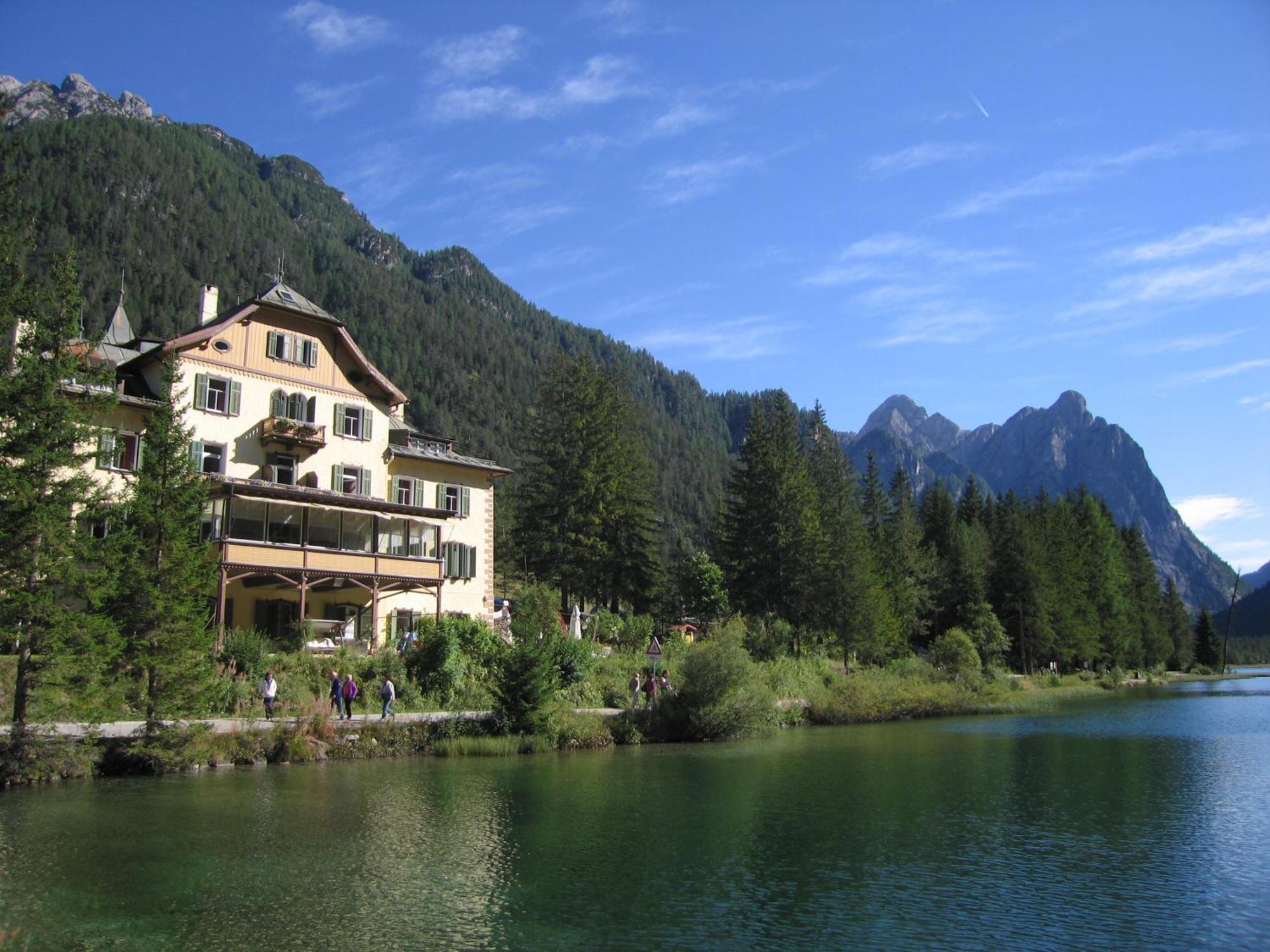 Hotel Baur Am See Dobbiaco Eksteriør bilde